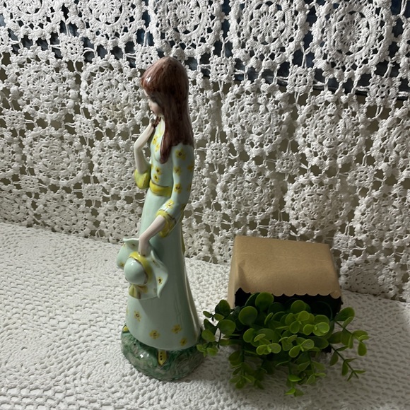 Porcelain figurine “ girl with a sunhat” - Picture 4 of 9